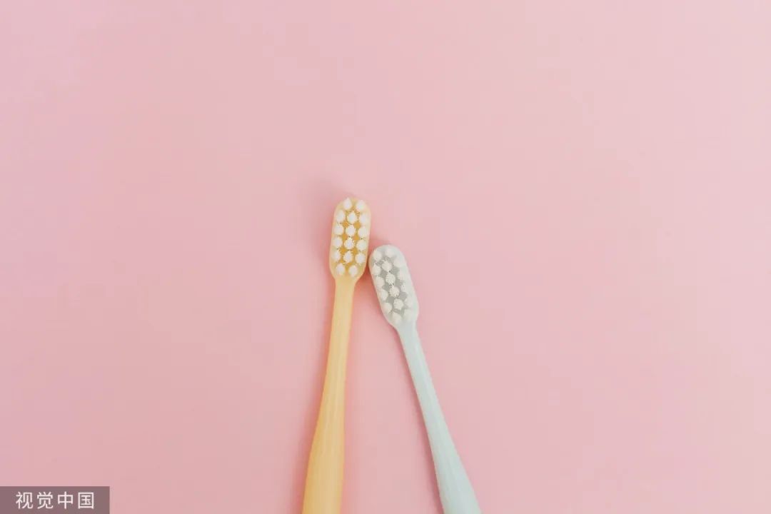 刷牙前牙膏要唔要蘸水？先食早飯定係先刷牙？