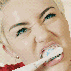 从没洗过牙的你牙齿就是这么掉的！是时候放下对洗牙的偏见了！