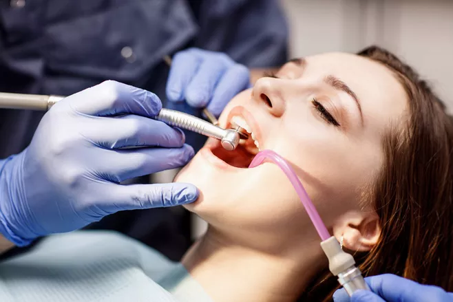 四十多年没刷牙牙科医生实拍医院最强牙石患者